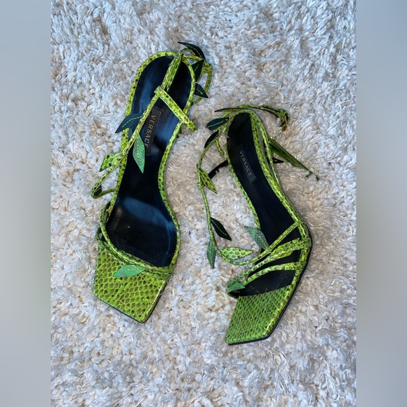 Sandales en cuir gaufré. Green Leaf Python Versace. - Picture 3 of 9